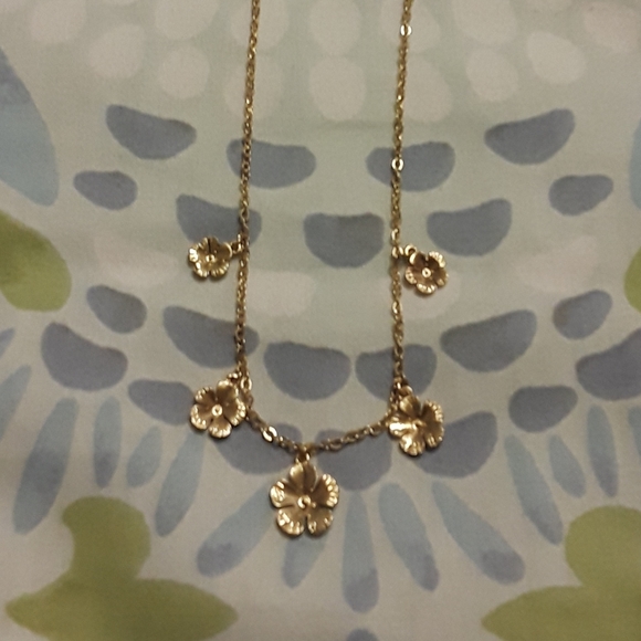 🌺Gold Hibiscus Necklace 15" w/ 3" Extender - Picture 4 of 4